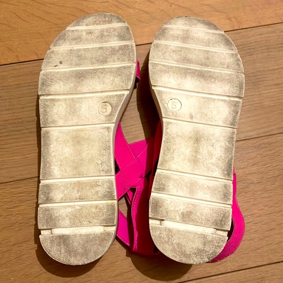 Steve Madden bright pink & brown sandals size 5 women’s great condition!! - Picture 3 of 3